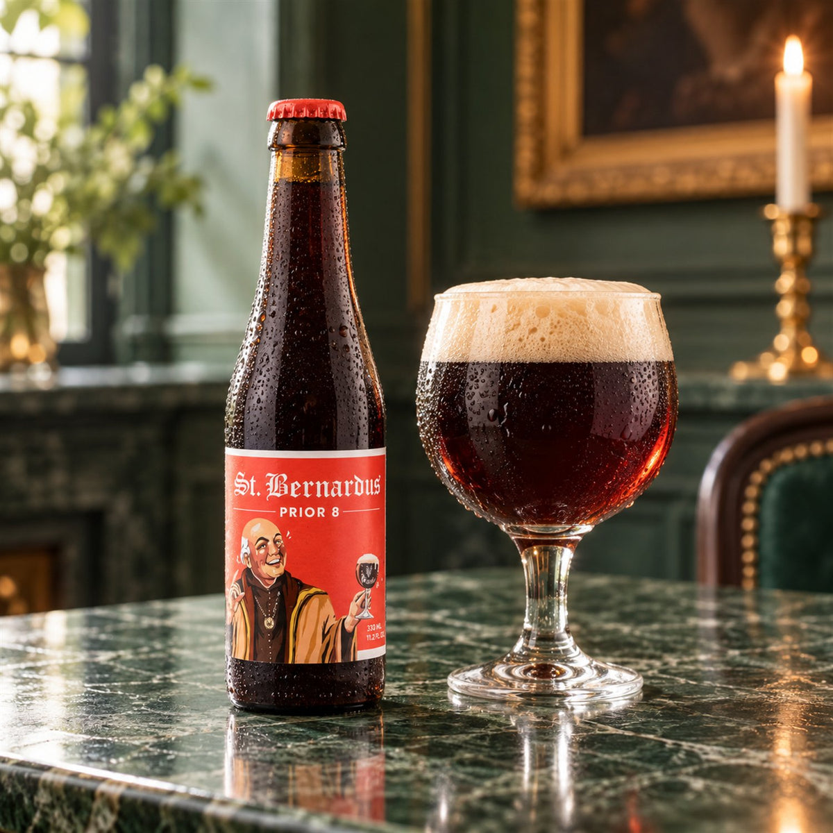 St. Bernardus Prior 8: bebida servida en vaso junto a su envase