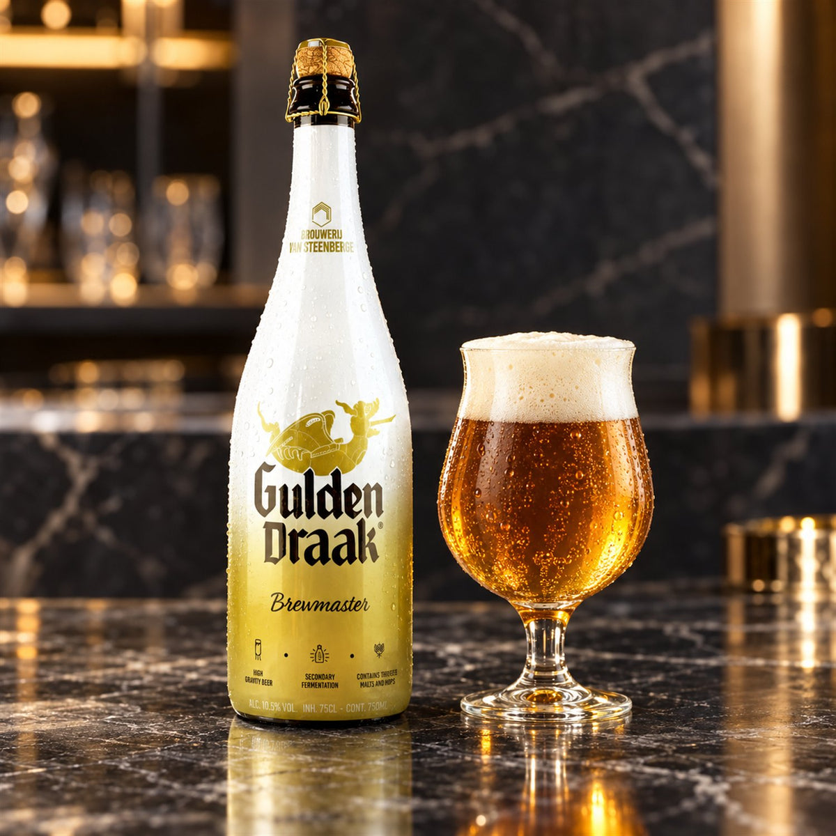 Gulden Draak Brewmaster Barrel Aged: bebida servida en vaso junto a su envase