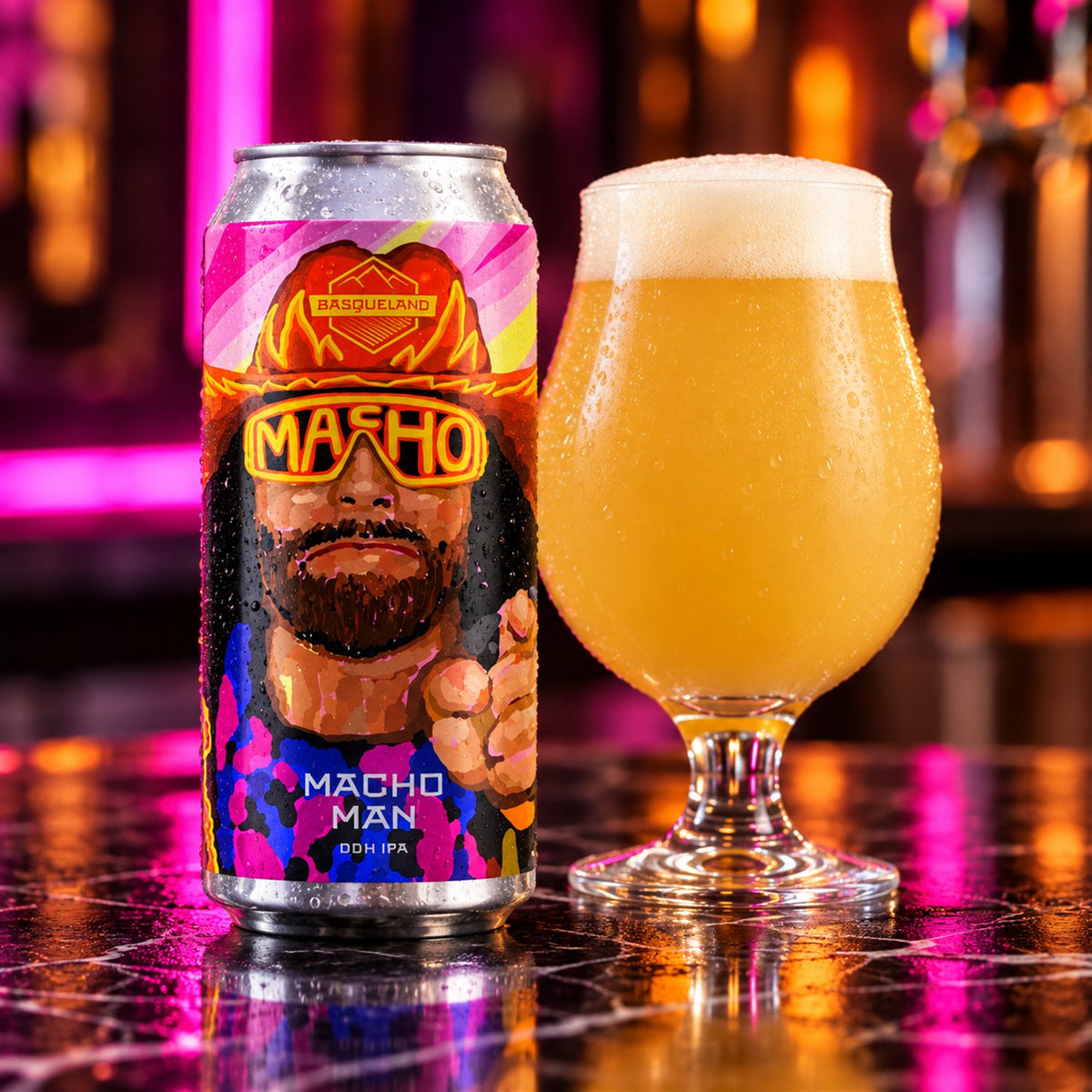 Basqueland Macho Man: bebida servida en vaso junto a su envase