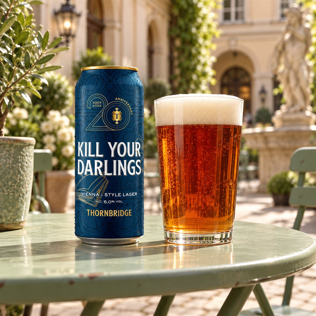Thornbridge Kill Your Darlings: bebida servida en vaso junto a su envase