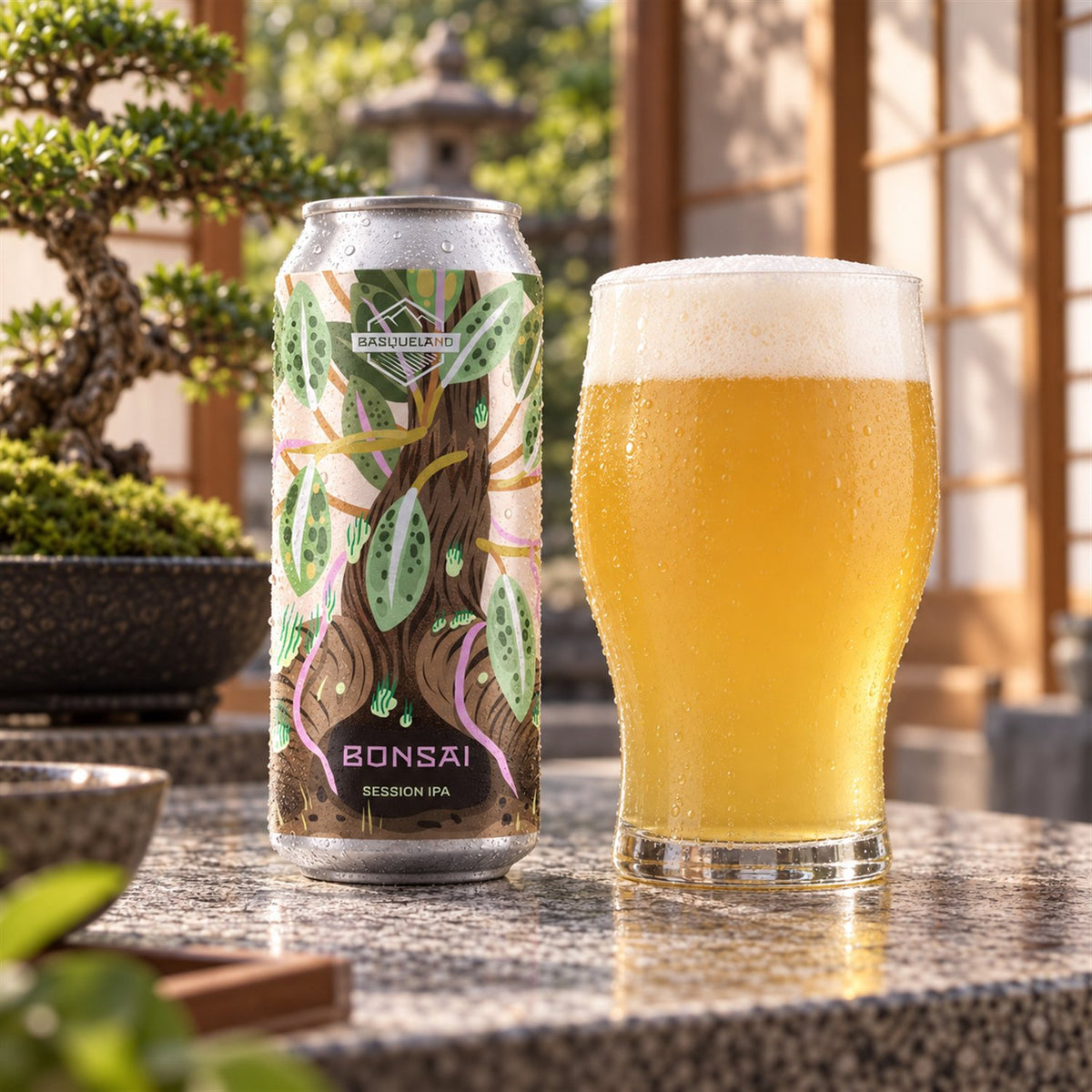 Basqueland Bonsai: bebida servida en vaso junto a su envase