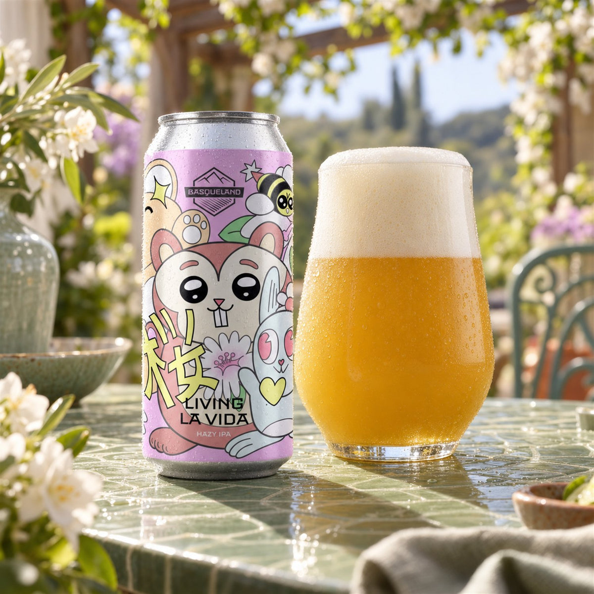 Basqueland Living la Vida: bebida servida en vaso junto a su envase