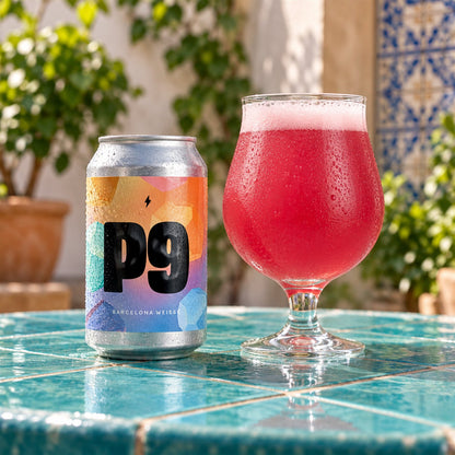 Garage P9: bebida servida en vaso junto a su envase