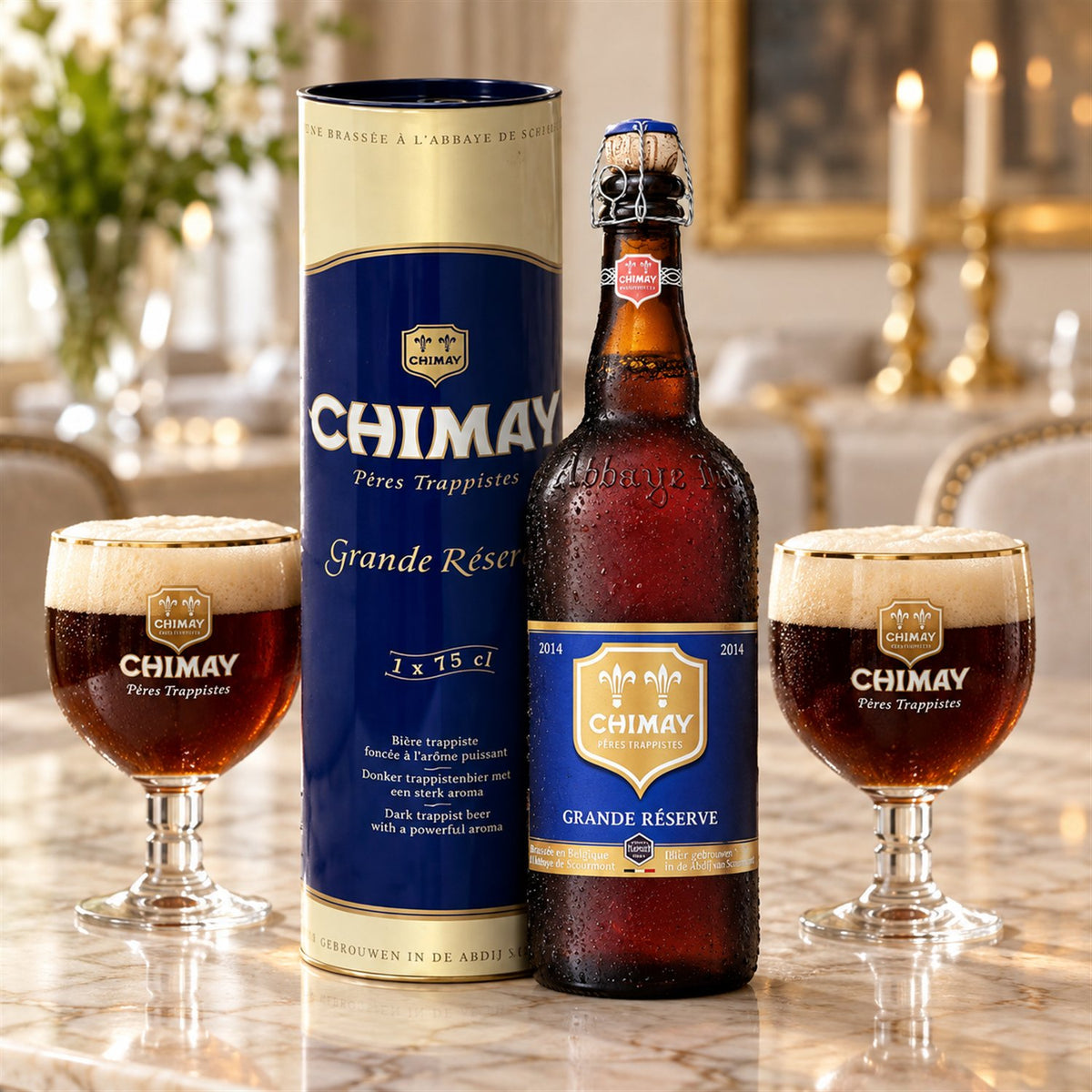 Chimay Grande Réserve 75cl en tubo metálico: bebida servida en vaso junto a su envase