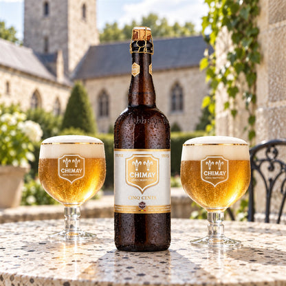 Chimay Cinq Cents: bebida servida en vaso junto a su envase