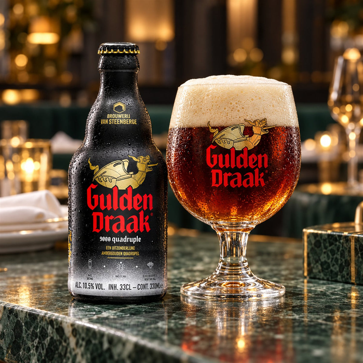 Gulden Draak 9000: bebida servida en vaso junto a su envase