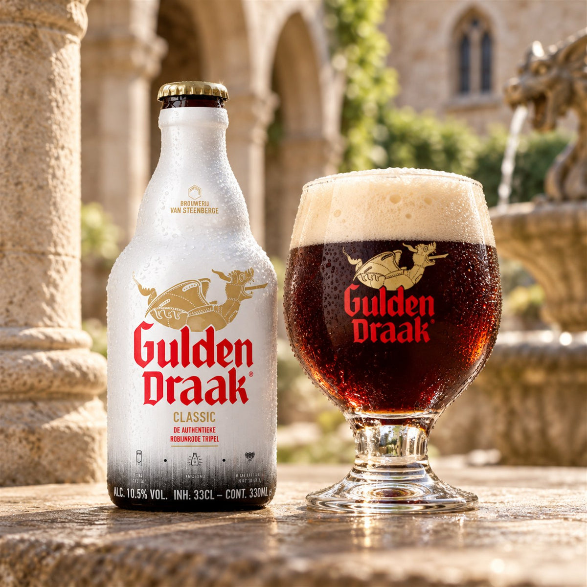 Gulden Draak: bebida servida en vaso junto a su envase