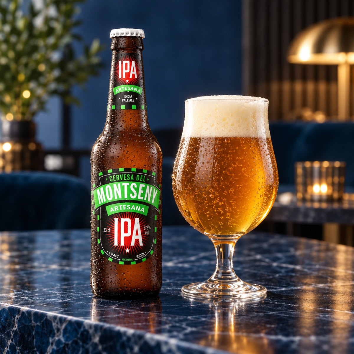 Montseny IPA: bebida servida en vaso junto a su envase