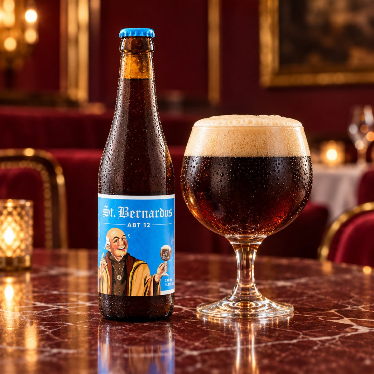 St. Bernardus ABT 12: bebida servida en vaso junto a su envase