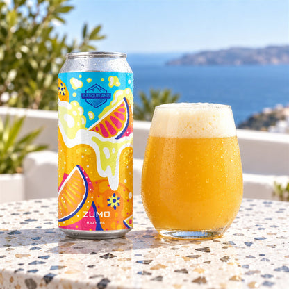 Basqueland Zumo Lata: bebida servida en vaso junto a su envase