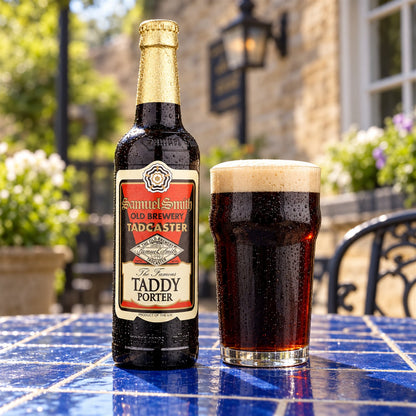Samuel Smith Taddy Porter: bebida servida en vaso junto a su envase
