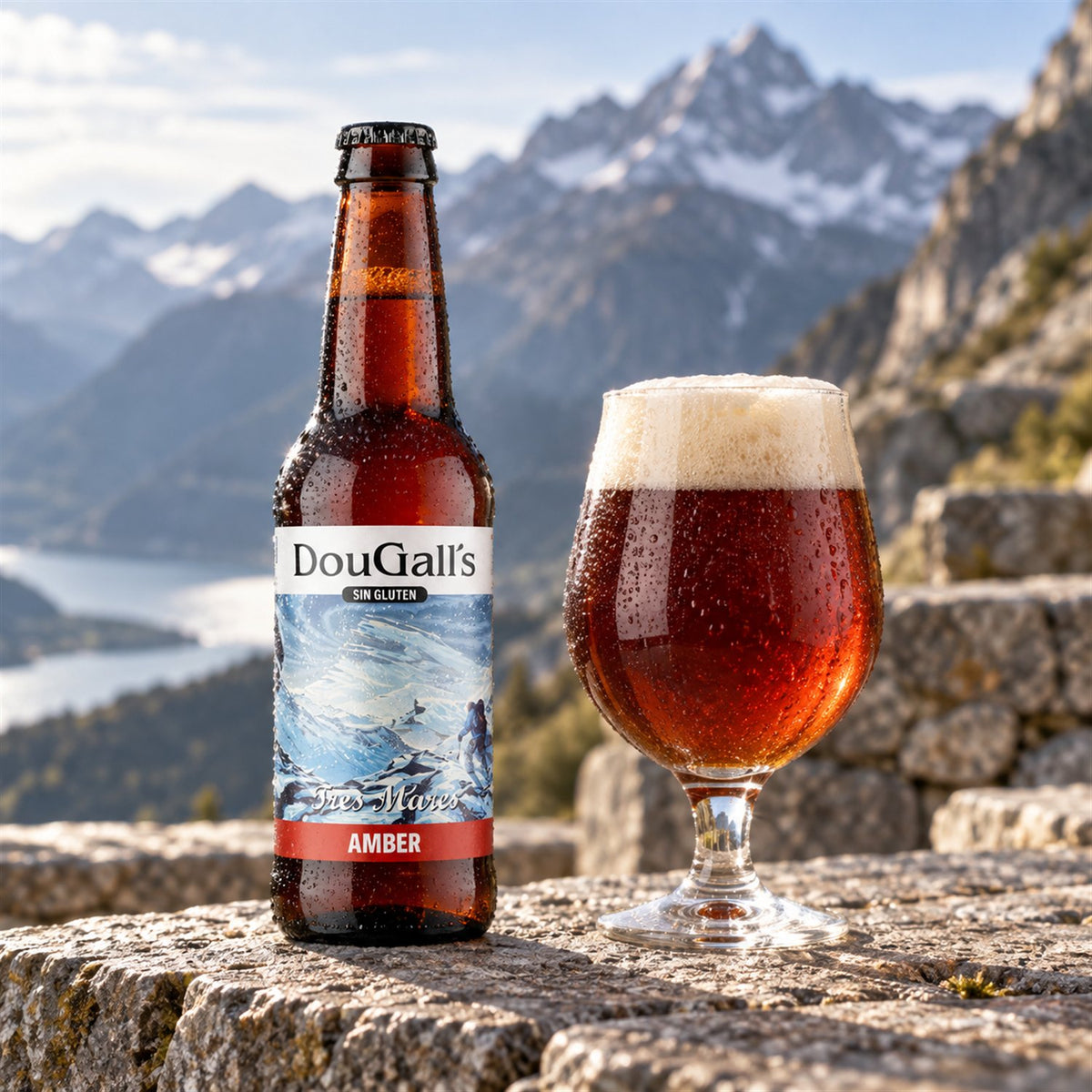 Dougall's Tres Mares: bebida servida en vaso junto a su envase