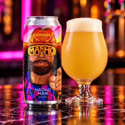 Basqueland Macho Man: bebida servida en vaso junto a su envase