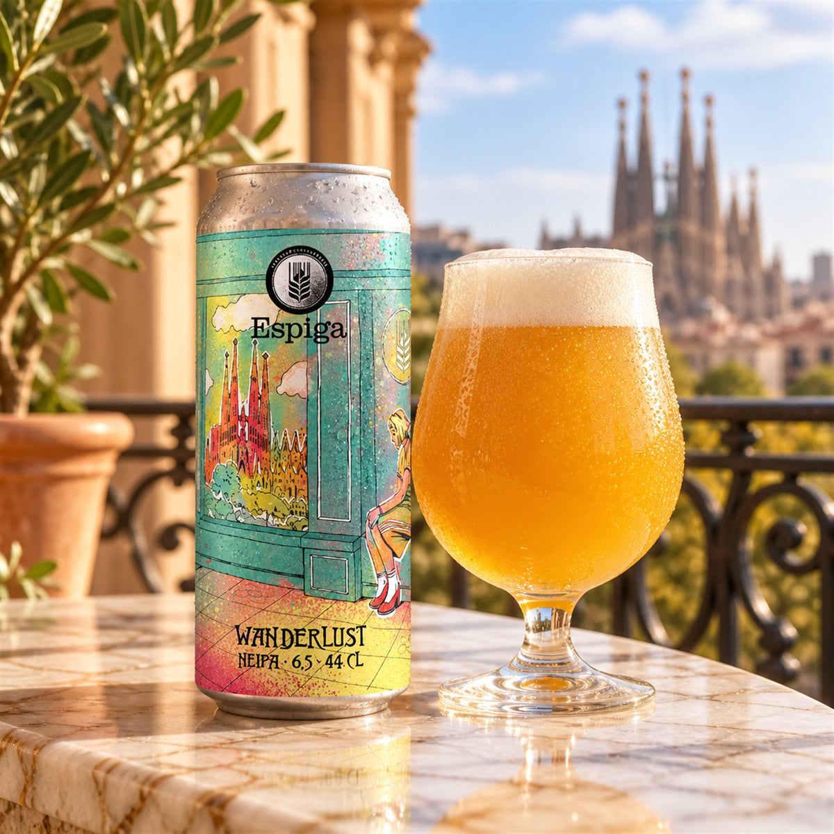 Espiga Wanderlust: bebida servida en vaso junto a su envase