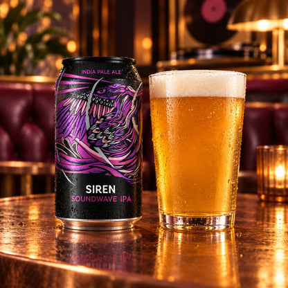 Siren Soundwave: bebida servida en vaso junto a su envase