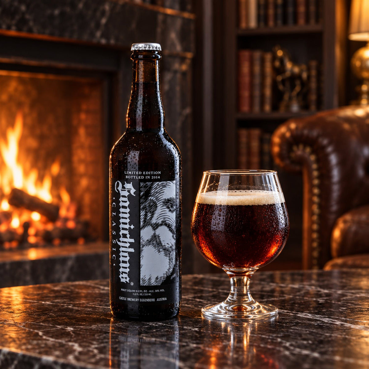 Samichlaus Classic: bebida servida en vaso junto a su envase