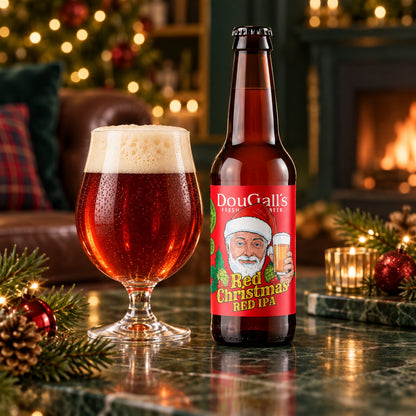 Dougall's Red Christmas: bebida servida en vaso junto a su envase
