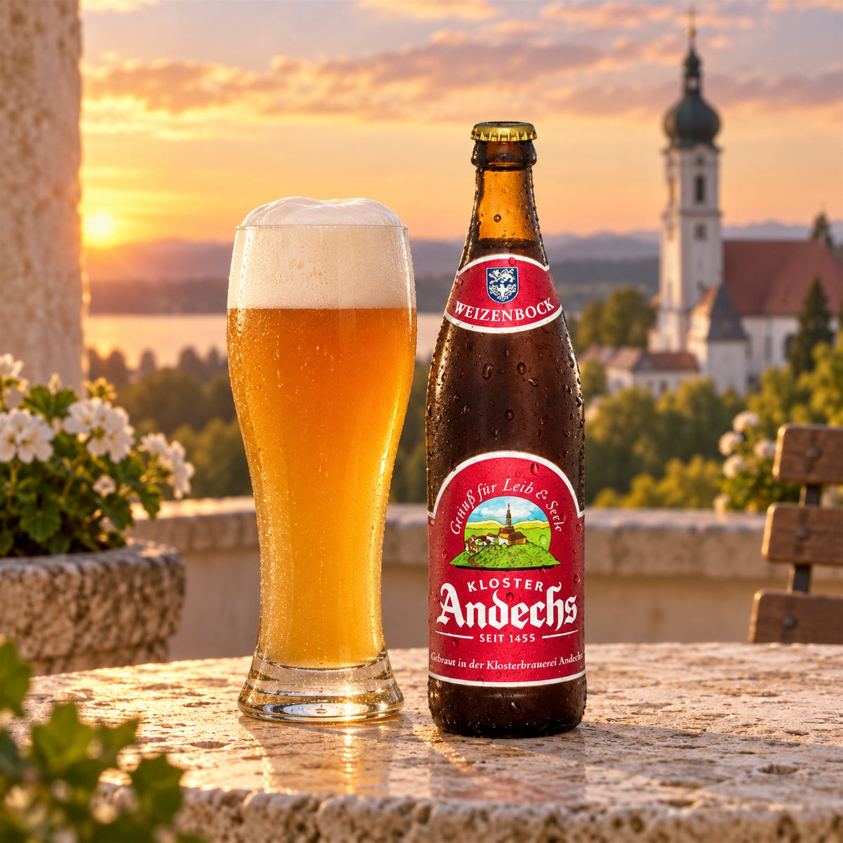 Andechs Weizenbock: bebida servida en vaso junto a su envase