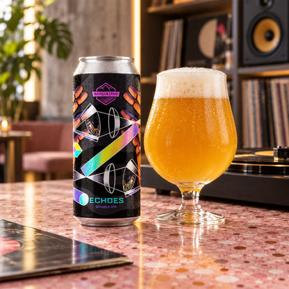 Basqueland Echoes: bebida servida en vaso junto a su envase