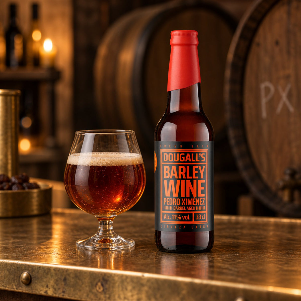 Dougall's Barley Wine: bebida servida en vaso junto a su envase
