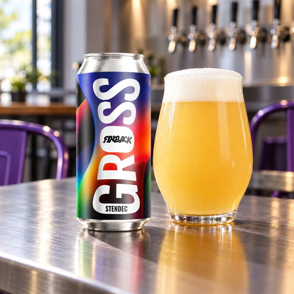 GROSS Stendec: bebida servida en vaso junto a su envase