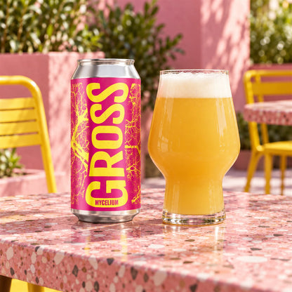 GROSS Mycelium: bebida servida en vaso junto a su envase