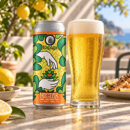 Espiga Nectar: bebida servida en vaso junto a su envase