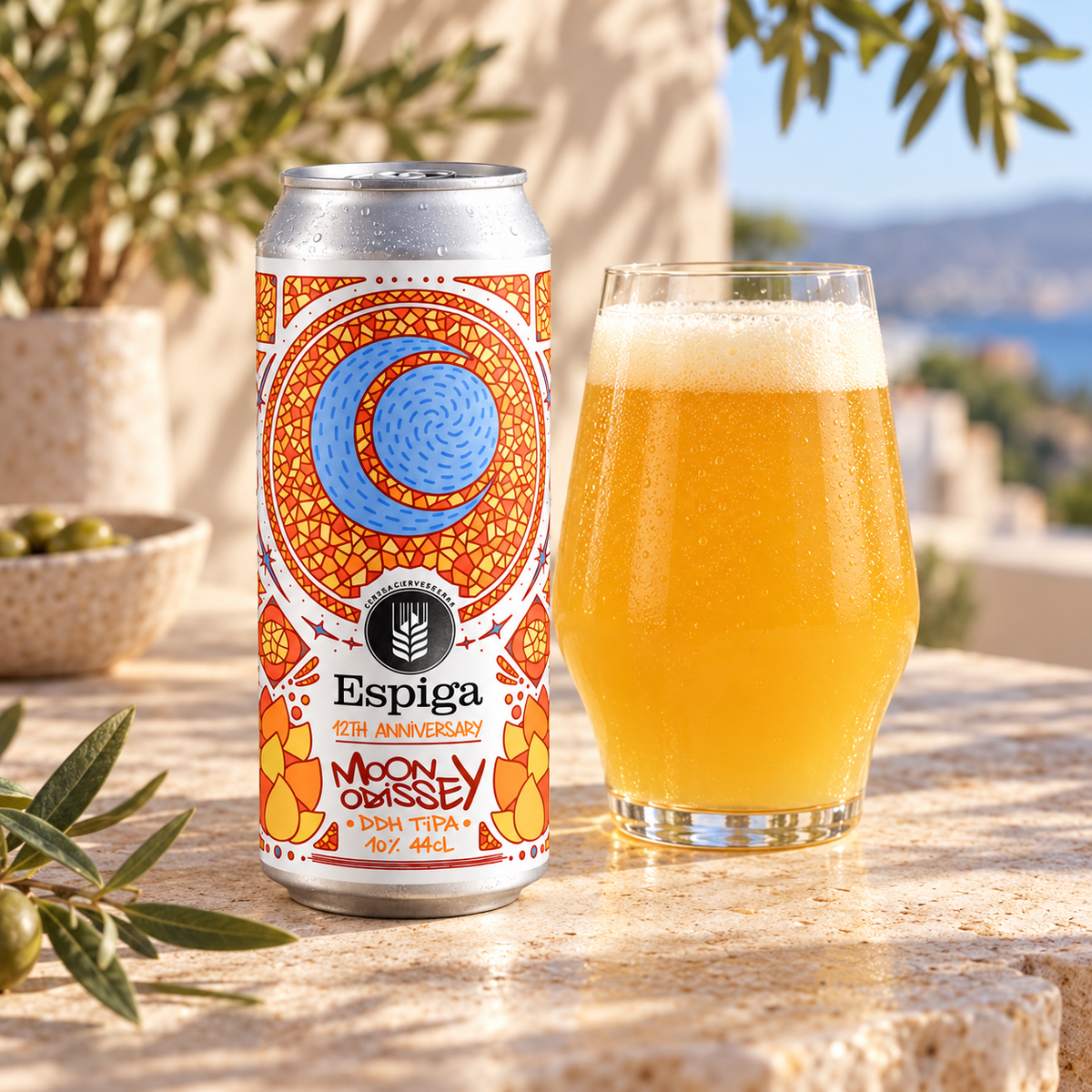 Espiga Moon Odissey: cerveza servida junto a la lata