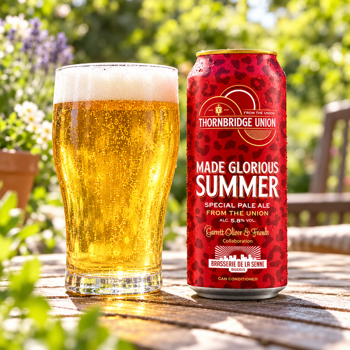 Thornbridge Made Glorious Summer: envase junto a cerveza servida en ambiente