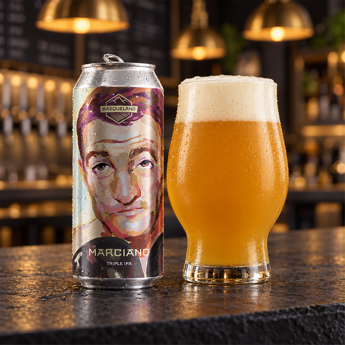 Basqueland Marciano: bebida servida en vaso junto a su envase