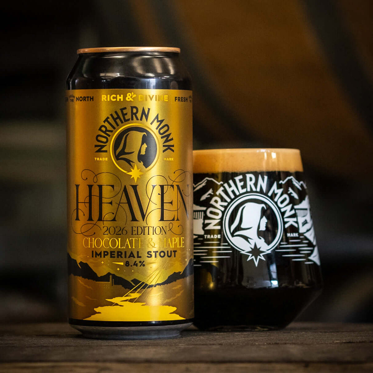 Northern Monk Heaven: lata junto a cerveza servida en ambiente