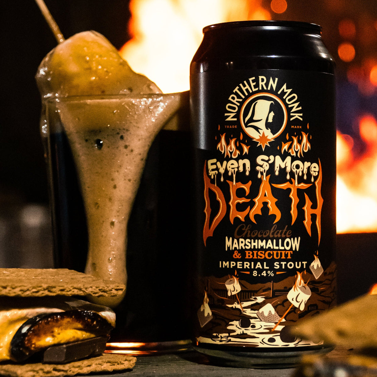 Northern Monk Even S’More Death: lata junto a cerveza servida en ambiente